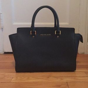 Authentic Michael Kors Selma -large handbag